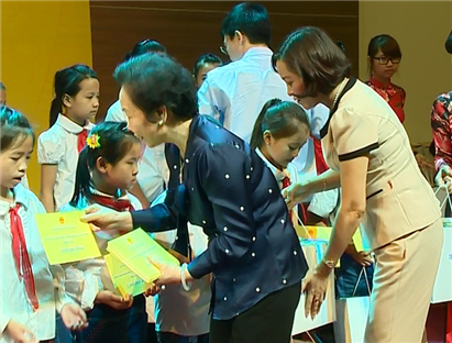 ມອບທຶນສຶກສາກວ່າ7.500ທຶນໃຫ້ເດັກຢູ່63ແຂວງ,ນະຄອນລວມມູນຄ່າ23ຕື້ດົງ